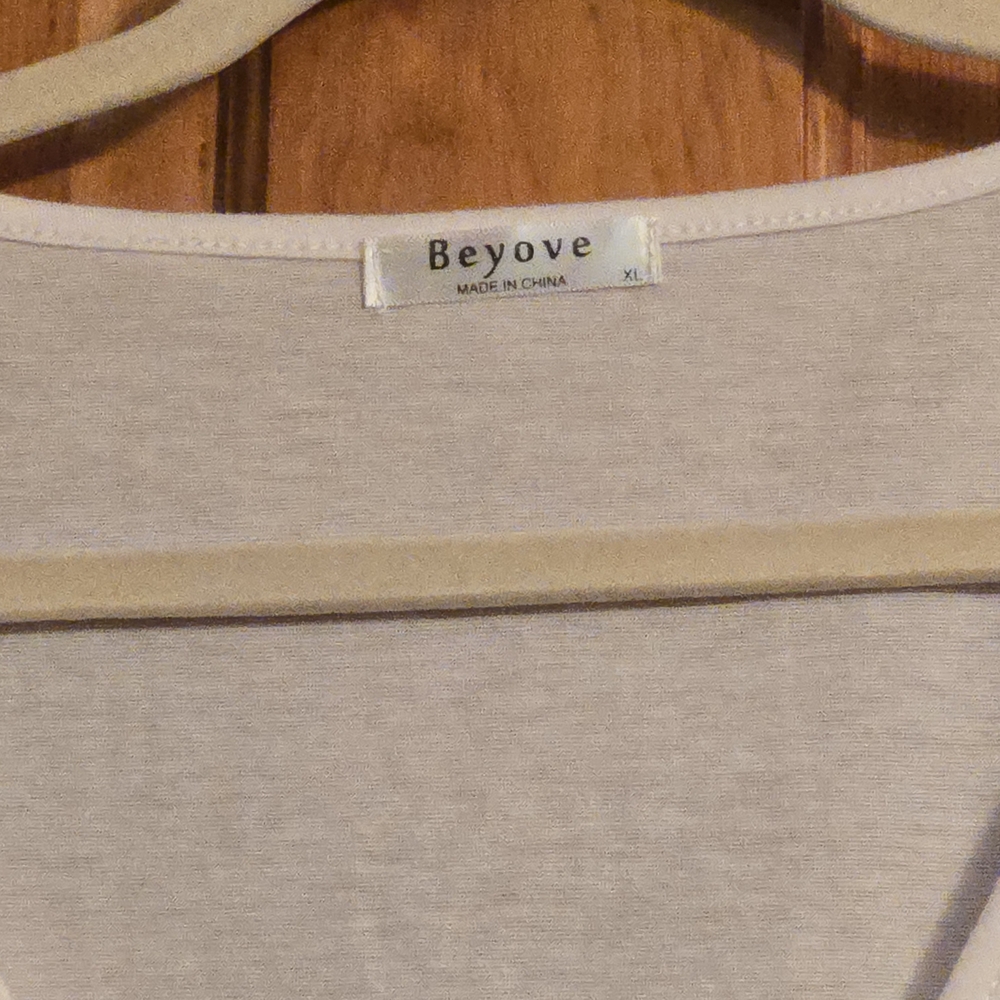 V-Neck Short Sleeve Tee Classic White XL - Picture 2 of 3